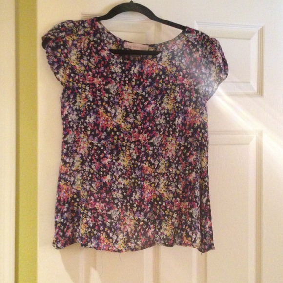 Floral scallop back top