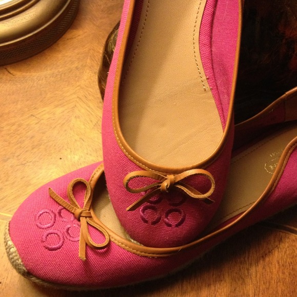 COACH FLATS.