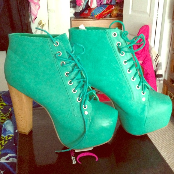Style meoww woody hill green heel size 7.5 us