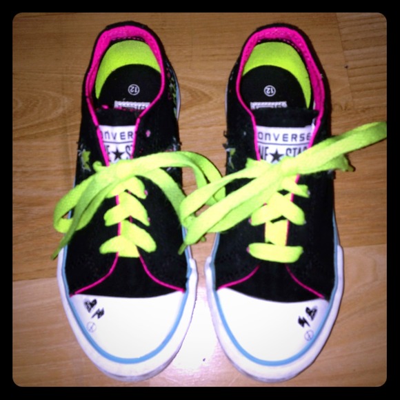 CONVERSE SHOES