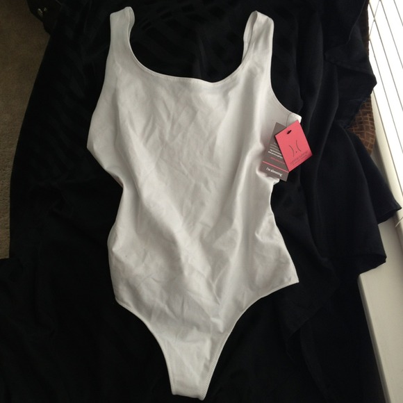 SOLD Yummy Tummy Slimming Thong Bodysuit Large - Picture 2 of 3