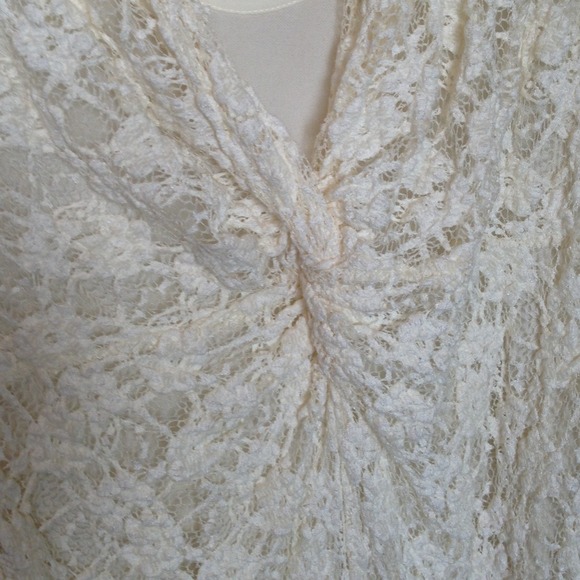 Cream lace top - Picture 2 of 3