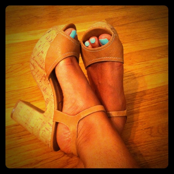 🎉RESERVED🎉Garden cut out cork wedges