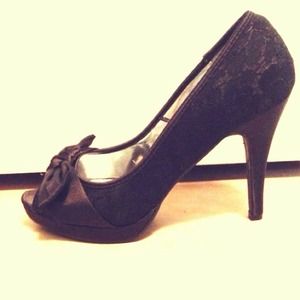 Black peep-toe heels with bow.
