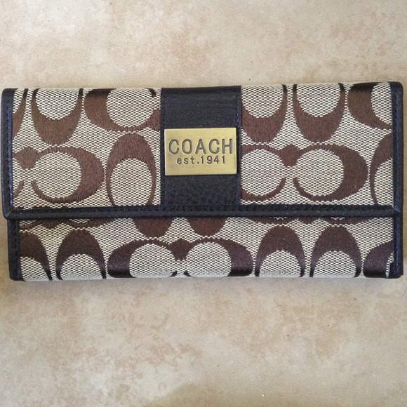 ****not genuine***** New Coach wallet