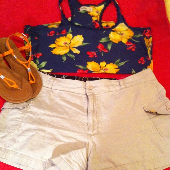 Floral Hollister tank