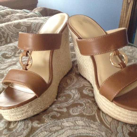 💋Reduced💋Victoria Secret Wedges!