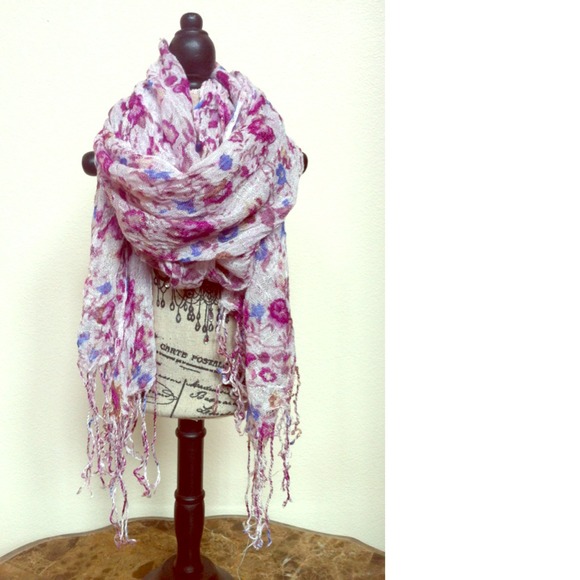 ❤️SOLD❤️Floral Cream Decorative Lightweight Scarf