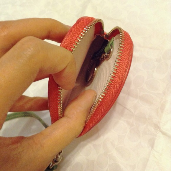 🚫Bundled🚫 Patent leather coin purse - Picture 3 of 4