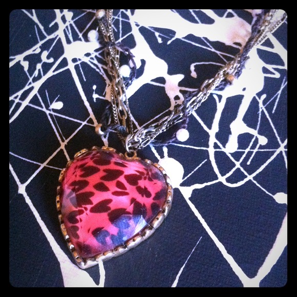 Reduced✅Betsey Johnson heart necklace 💜💗💜
