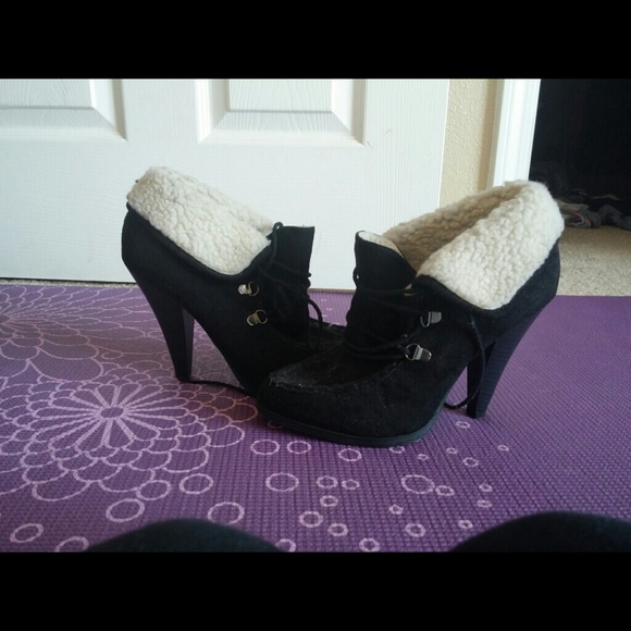 Black booties with faux fur trim