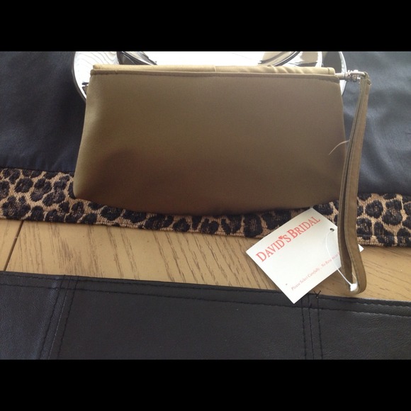 NWT SATIN WRISTLET FROM DAVID'S BRIDAL. - Picture 2 of 4