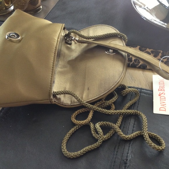NWT SATIN WRISTLET FROM DAVID'S BRIDAL. - Picture 4 of 4