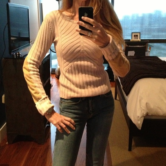 BUNDLED @augustpinkstyle   BCBGMaxAzria Sweater