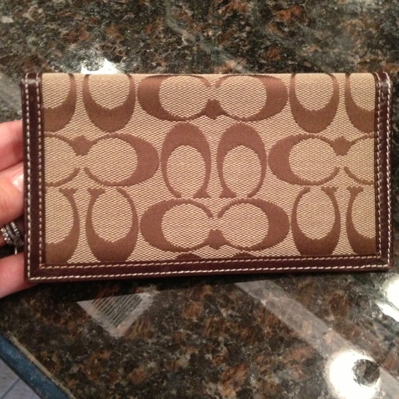 Coach checkbook