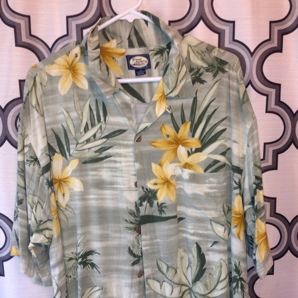 *SOLD* Tommy Bahama Button up shirt