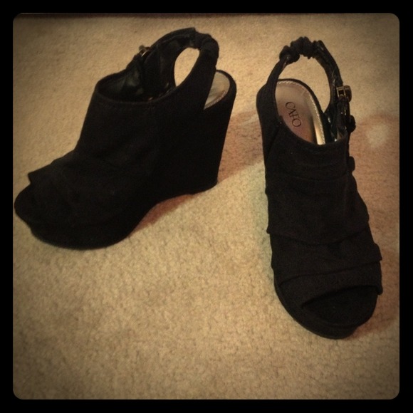 Black wedges!