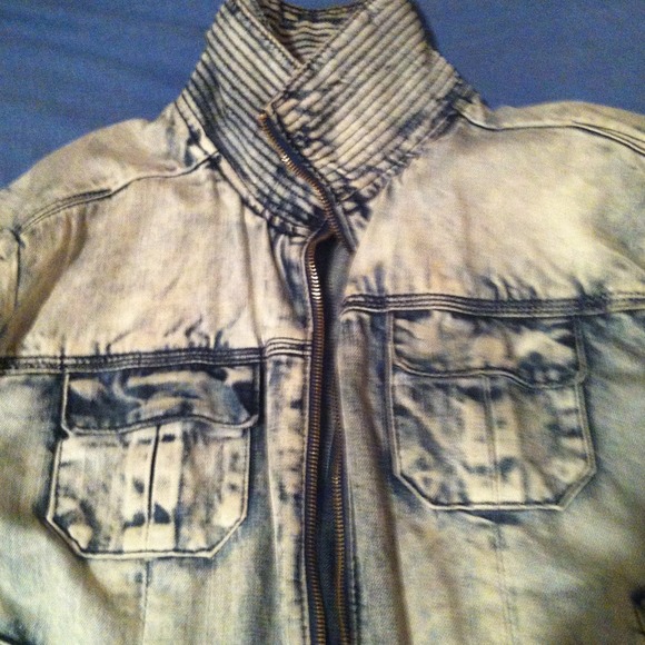 Fully bleached jean jacket; Denim - Picture 2 of 3