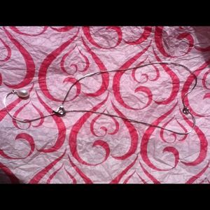 *Hold***BNWOT Hanging Heart w/White Pearl Necklace