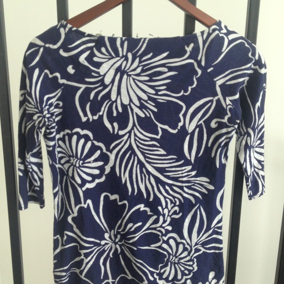 Lilly Pulitzer Cassie Top in Bright Navy Bella - Picture 3 of 4