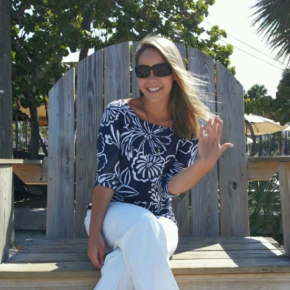 Lilly Pulitzer Cassie Top in Bright Navy Bella - Picture 2 of 4