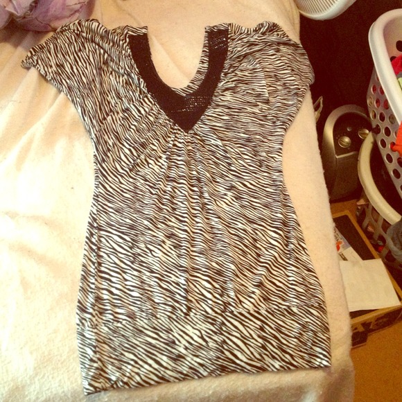⛔SOLD to krista_holley! Rue 21 zebra shirt