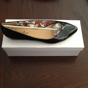 Brand new 2 Lips Too