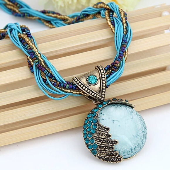 ❌SOLD BUNDLE❌Majestic Blue Necklace