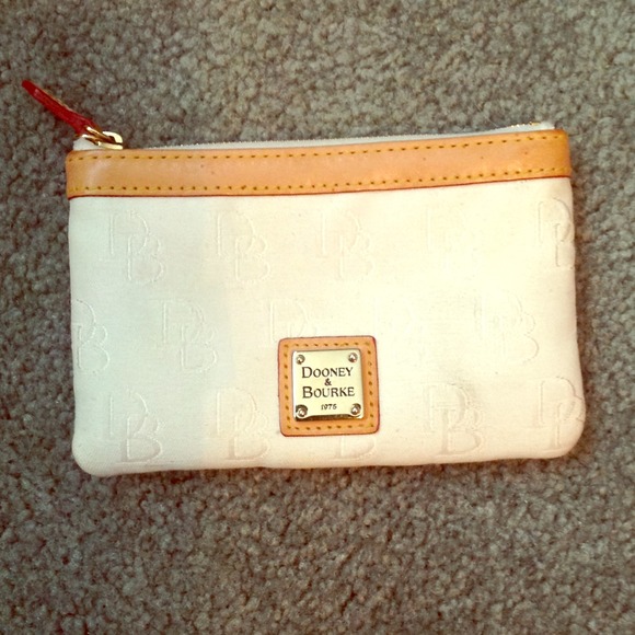 ✨SALE✨Dooney and Burke Wristlet