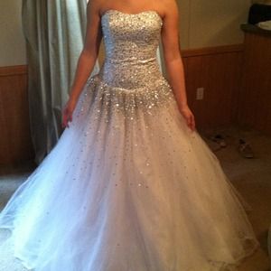 Formal homecoming/prom dress