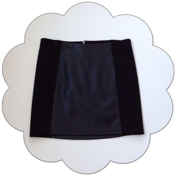 black mini skirt | faux panel | size 5