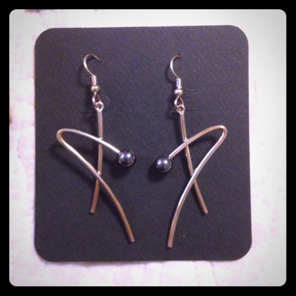 Modern wire earrings by Mike Kozumplik