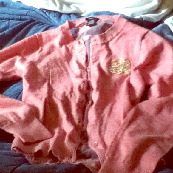 Really cute button pull over