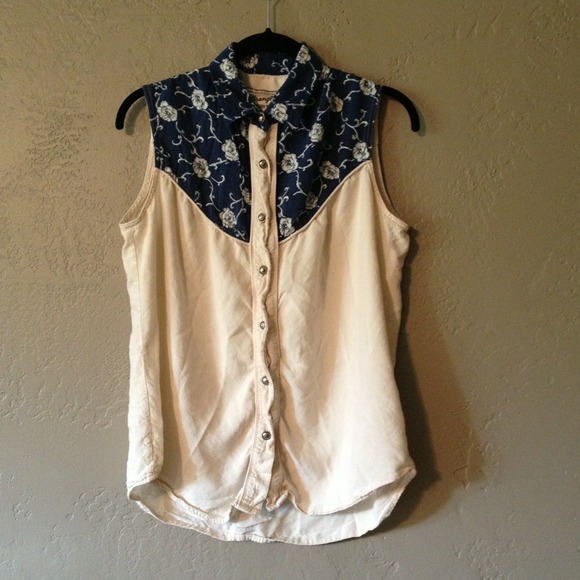 Button up sleeveless top