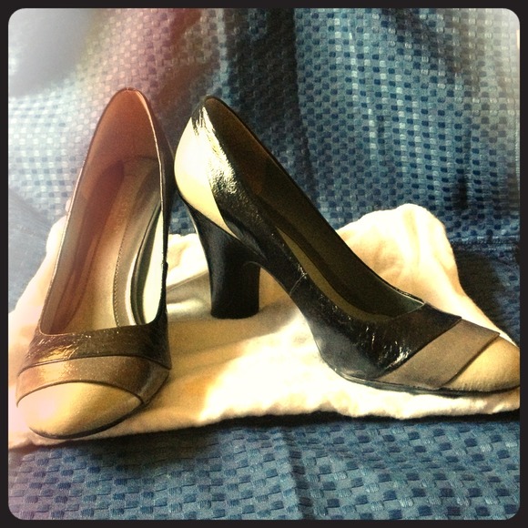 Lightly worn Kenneth Cole Reaction pump - Picture 1 of 3