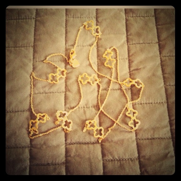 SOLD!!! Stella & dot classic clover gold necklace