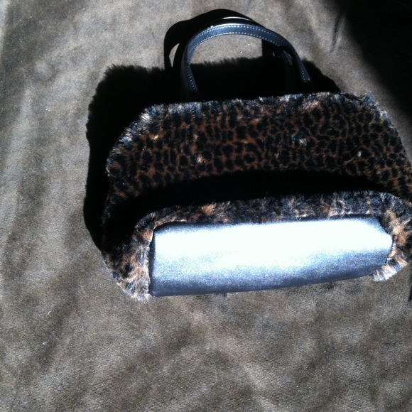 Small leopard fur hand purse.