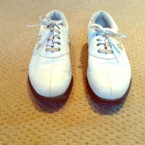 Golf shoes