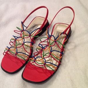 Nice 1/2 inch heel. Never worn