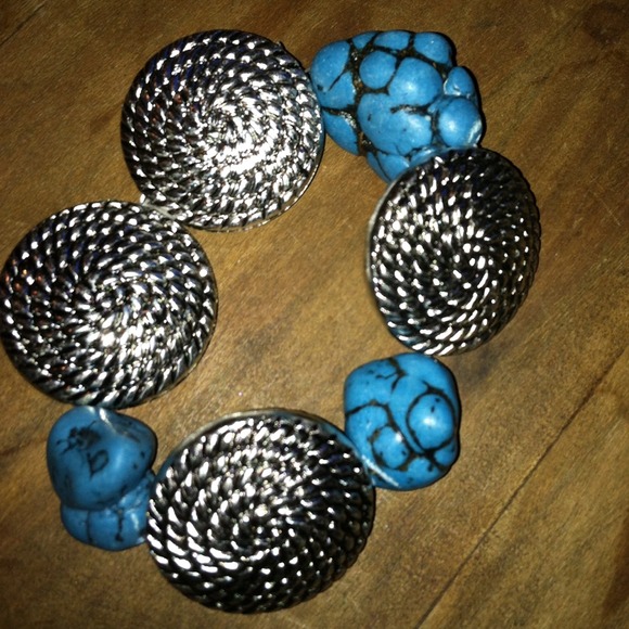 Turquoise stone and silver pendant bracket. - Picture 1 of 2