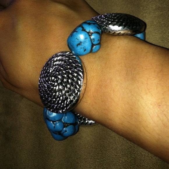 Turquoise stone and silver pendant bracket. - Picture 2 of 2