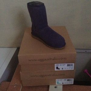 ✌ON HOLD✌UGG Australia Purple kids size 5!