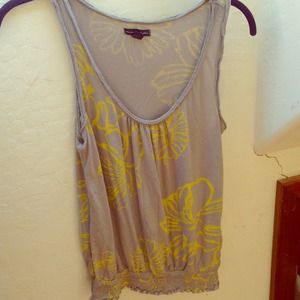 Elastic bottom tank top