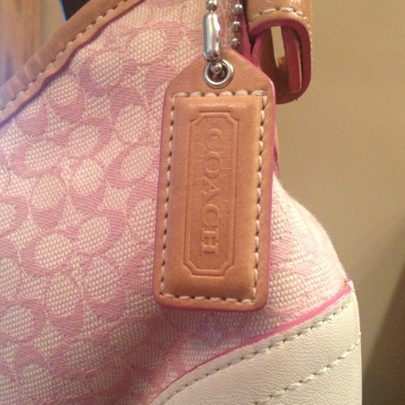 Coach signature handbag!🎉 Reduced to sell!!!🎉