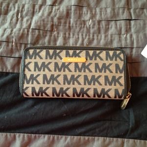 Michael kors wallet