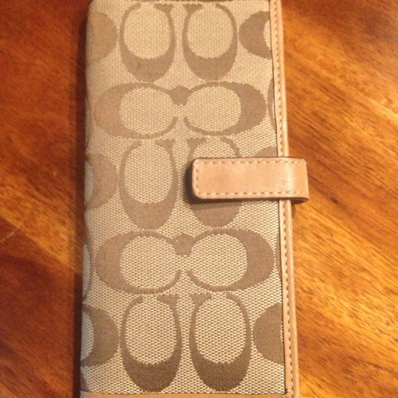 *hold* Reduced*Signature coach wallet!!