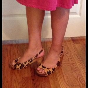 Leopard print wooden sandals