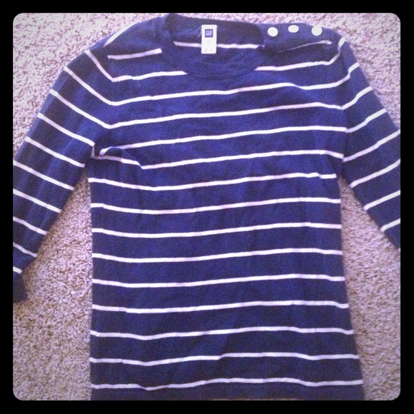 SOLD GAP side button sweater