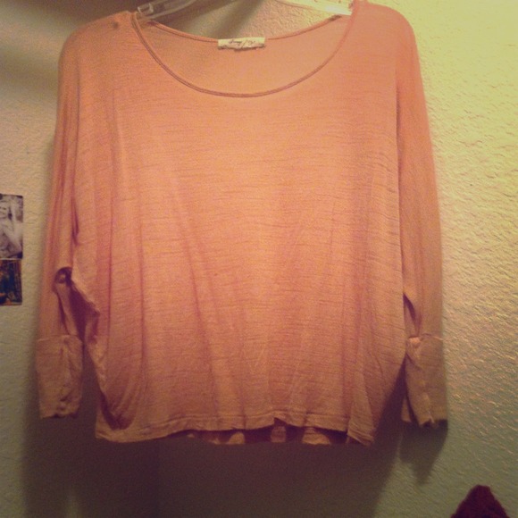 A cute loose fitting top - Picture 1 of 1