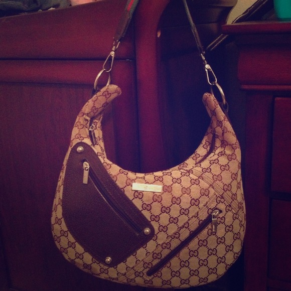 Hobo shoulder bag